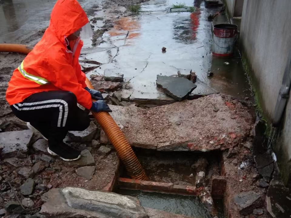 浦江专业清理污水池 炜誉市政以规范流程守护城市 “肠道”