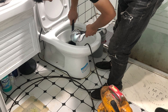 浦江马桶堵塞自己疏通还是找师傅?专业上门服务让你省时更省心