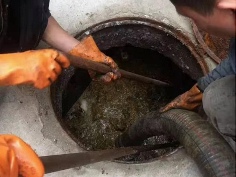 浦江清理化粪池时如何避免沼气的危害?